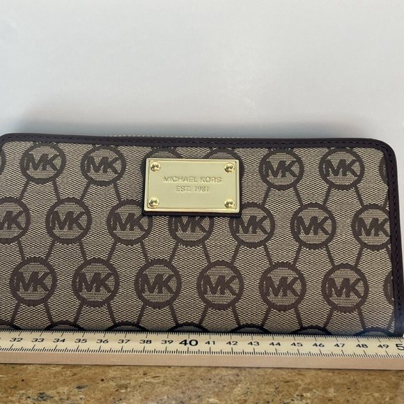 Michael Kors Signature Logo Brown Wallet Womens Golden Hardware Handbag New - Picture 3 of 10